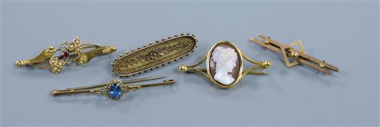 A yellow metal and cameo bar brooch, two 15ct bar brooches and two 9ct gold bar brooches.